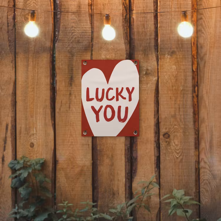 Lucky - Hart - Rood tuinposter los doek klein -sfeer1