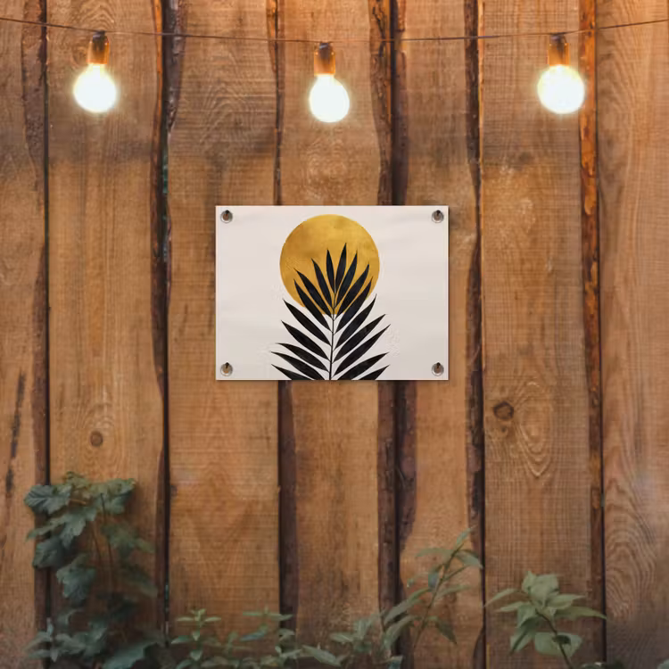 Zwart palmblad - Gouden cirkel - Beige achtergrond tuinposter los doek klein -sfeer1