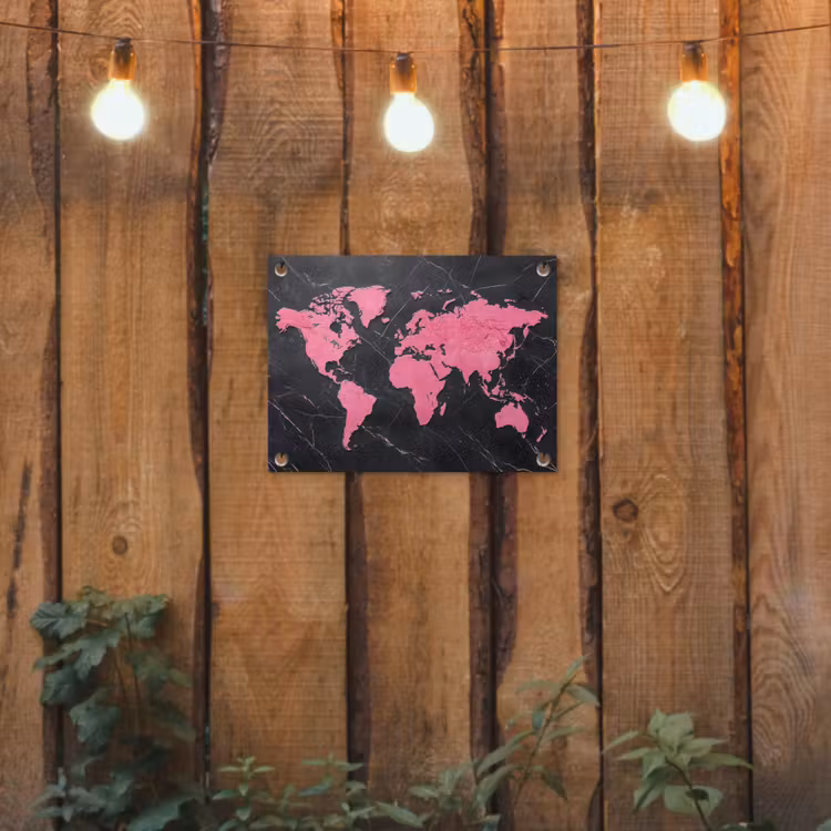 Wereldkaart - Roze - Marmer tuinposter los doek klein -sfeer1
