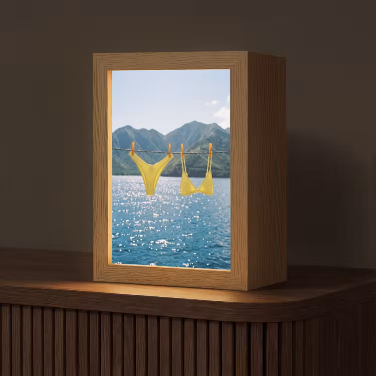 Personalisierte Lightbox - Bademode – Bikini – Meer – Berge – Gelb - Badmode - Bikini - Zee - Bergen - Geel Light Box met kabel (Tafellamp) klein
