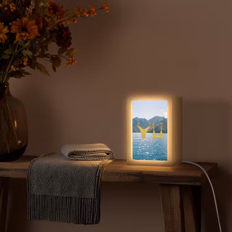 Personalisierte Lightbox - Bademode – Bikini – Meer – Berge – Gelb - Badmode - Bikini - Zee - Bergen - Geel Light Box met kabel (Tafellamp) klein
