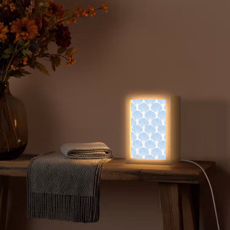 Blauw - Wit - Schelpen - Grafisch - Structuur Light Box met kabel (Tafellamp) klein 925 -sfeer4