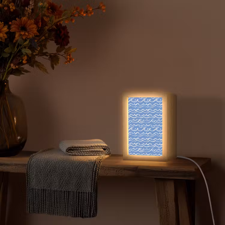 Blauw - Wit - Simpel - Getekend - Golven Light Box met kabel (Tafellamp) klein 925 -sfeer4