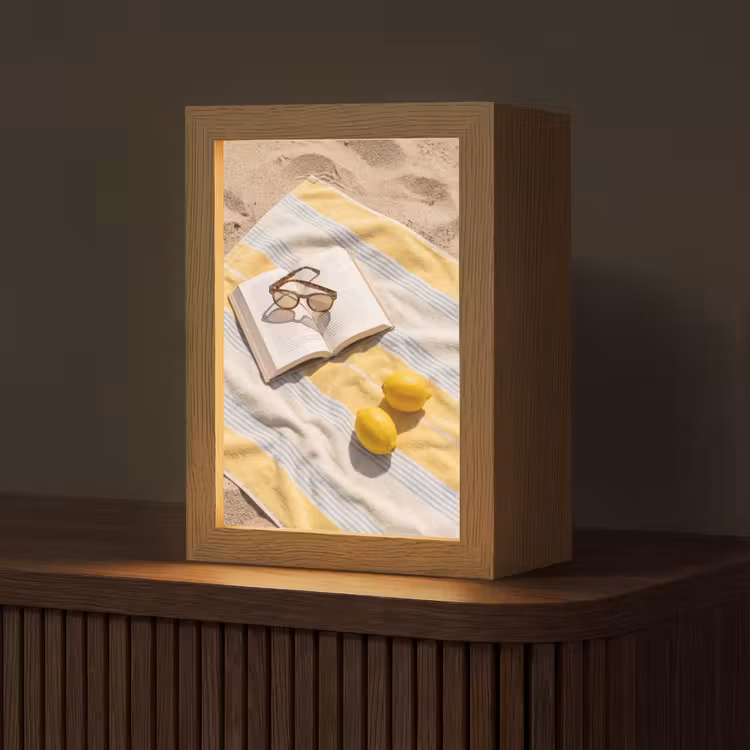 Personalisierte Lightbox - Buch – Sonnenbrille – Strand – Sommer – Gelb - Boek - Zonnebril - Strand - Zomer - Geel Light Box met kabel (Tafellamp) klein