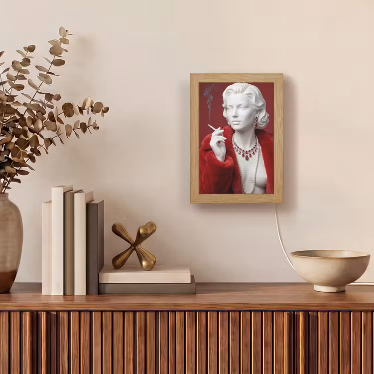 Vrouw - Bontjas - Mode - Klassiek - Rood Light Box met kabel (Tafellamp) klein -sfeer2