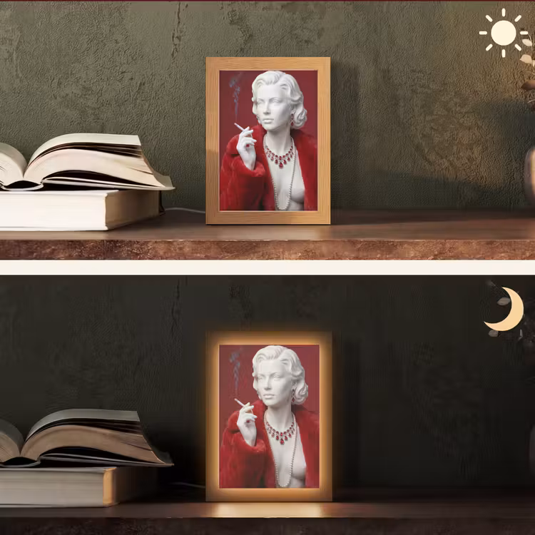 Vrouw - Bontjas - Mode - Klassiek - Rood Light Box met kabel (Tafellamp) klein -sfeer3