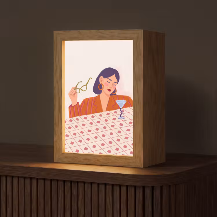 Personalisierte Lightbox - Frau – Brille – Cocktail – Illustration – Modern - Vrouw - Bril - Cocktail - Illustratie - Modern Light Box met kabel (Tafellamp) klein