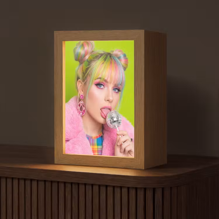 Vrouw - Kleurrijk haar - Pop art - Modern - Levendig Light Box met kabel (Tafellamp) klein -z3d_website