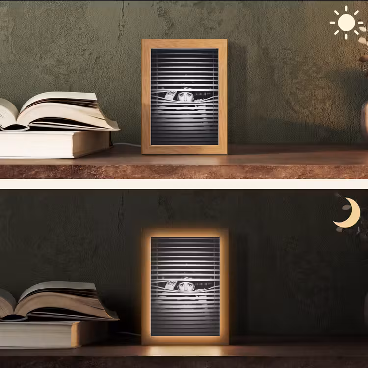 Vrouw - Jaloezieën - Portret - Zwart-wit Light Box met kabel (Tafellamp) klein -sfeer3