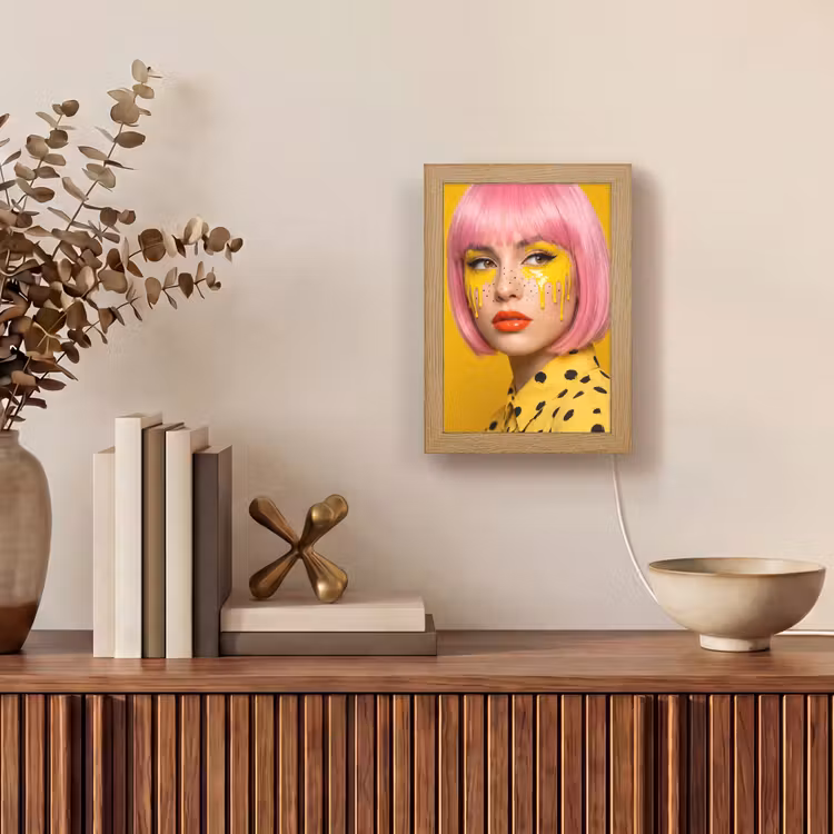 Vrouw - Portret - Abstract - Kleurrijk - Geel Light Box met kabel (Tafellamp) klein -sfeer2