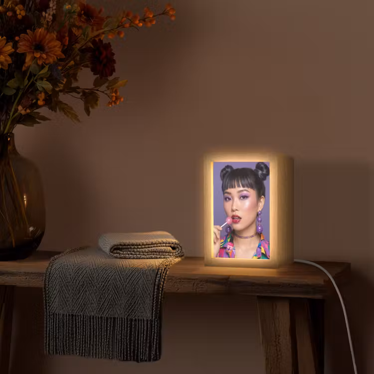 Vrouw - Portret - Make-up - Paars - Levendig Light Box met kabel (Tafellamp) klein -sfeer4