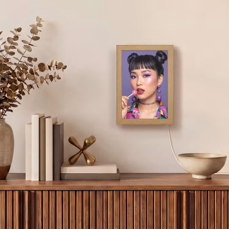 Vrouw - Portret - Make-up - Paars - Levendig Light Box met kabel (Tafellamp) klein -sfeer2