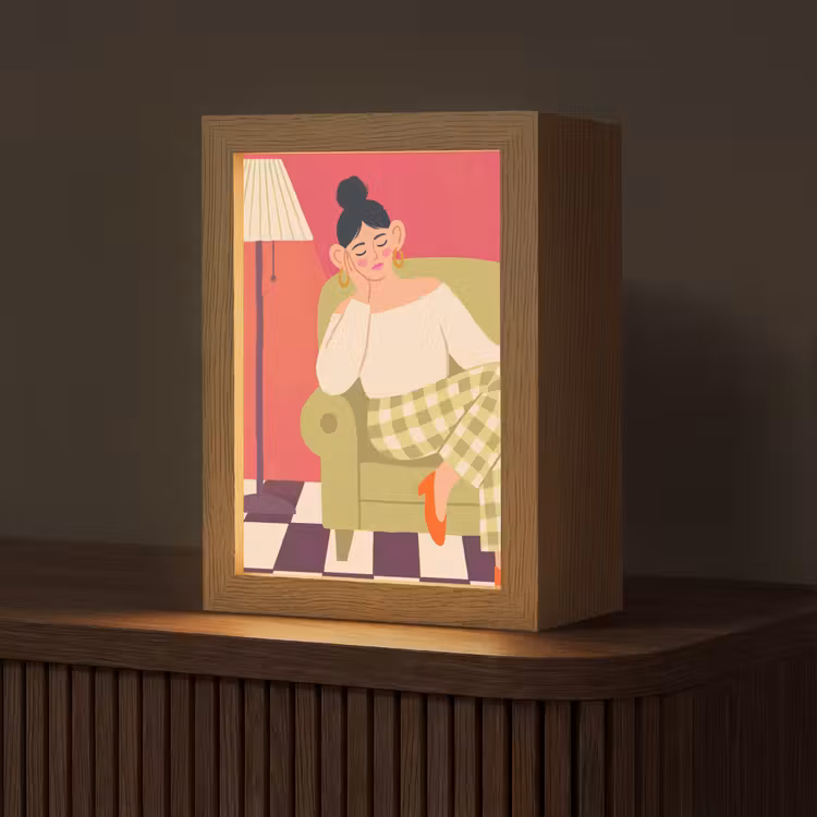 Personalisierte Lightbox - Frau – Ruhe – Innenraum – Modern – Kunst - Vrouw - Rust - Interieur - Modern - Kunst Light Box met kabel (Tafellamp) klein