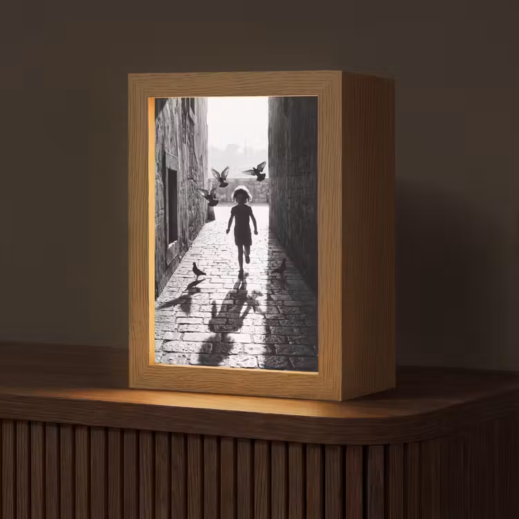 Kind - Vogel - Straat - Zwart-wit - Spelen Light Box met kabel (Tafellamp) klein -z3d_website