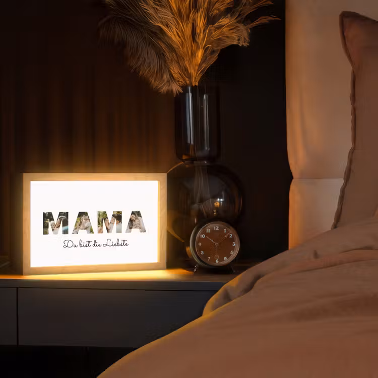 upload-69d8e362b023c-mama-duits Light Box met kabel (Tafellamp) klein -sfeer1