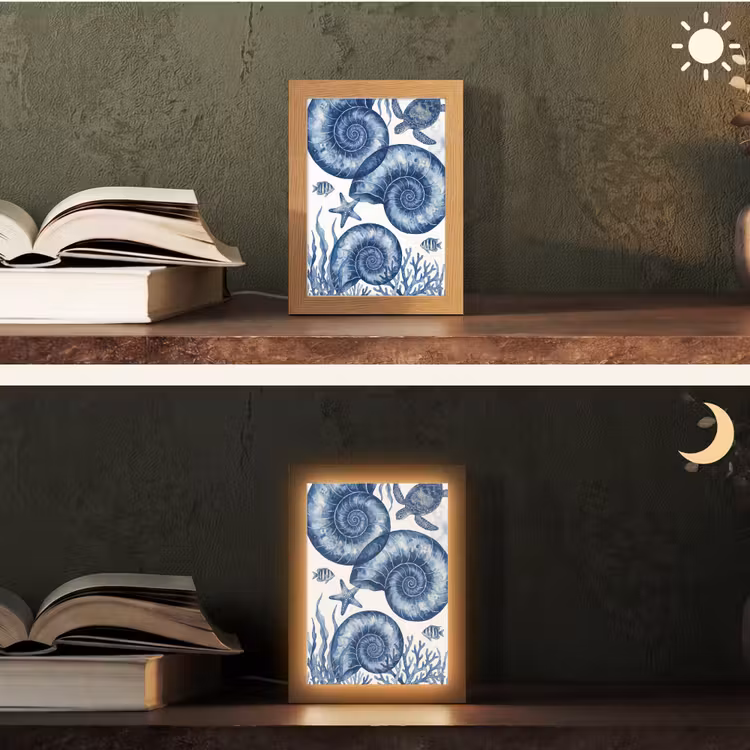 Schelp - Spiraal - Zeeleven - Aquarel - Blauw Light Box met kabel (Tafellamp) klein -sfeer3