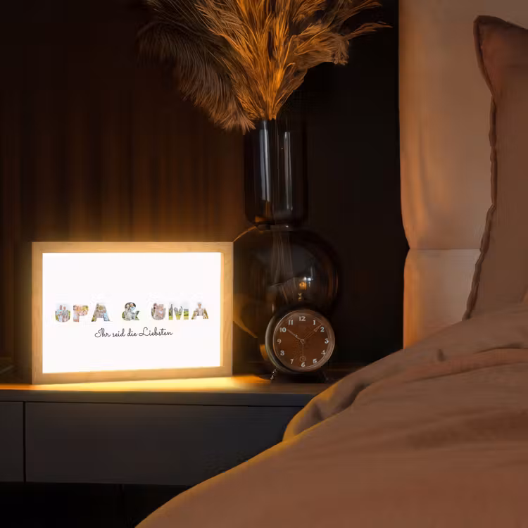 upload-69d8e362b023c-opa-oma-duits Light Box met kabel (Tafellamp) klein -sfeer1