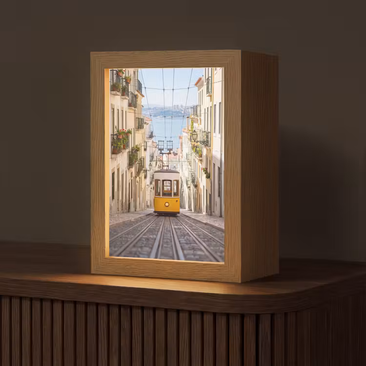 Personalisierte Lightbox - Straßenbahn – Straße – Stadt – Architektur – Gelb - Tram - Straat - Stad - Architectuur - Geel Light Box met kabel (Tafellamp) klein