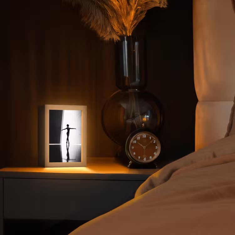Danser - Silhouette - Kunst - Modern - Zwart-wit Light Box met kabel (Tafellamp) klein -sfeer1