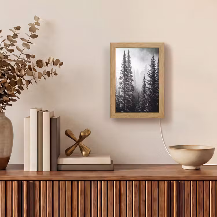 Bos - Mist - Winter - Monochroom - Natuur Light Box met kabel (Tafellamp) klein -sfeer2