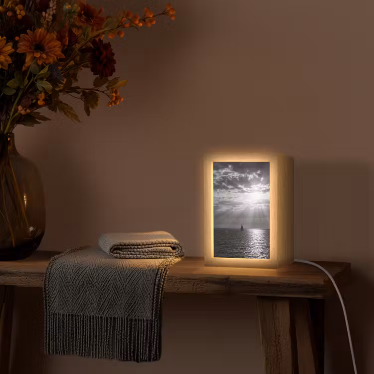 Water - Boot - Lucht - Natuur - Zwart-wit Light Box met kabel (Tafellamp) klein -sfeer4