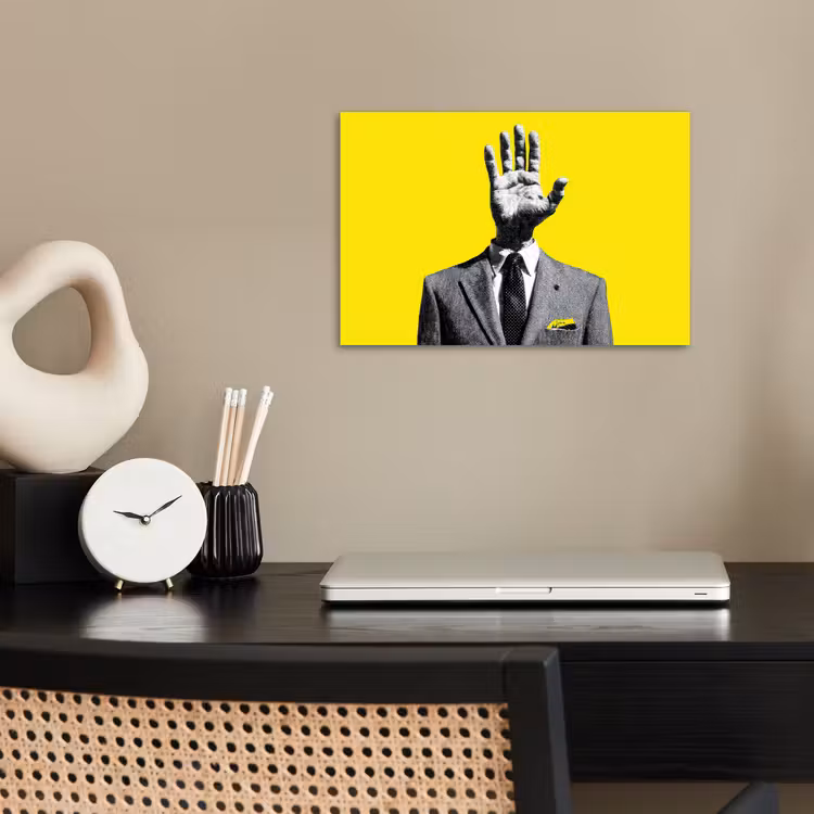 Pak - Hand - Geel poster papier klein -sfeer1