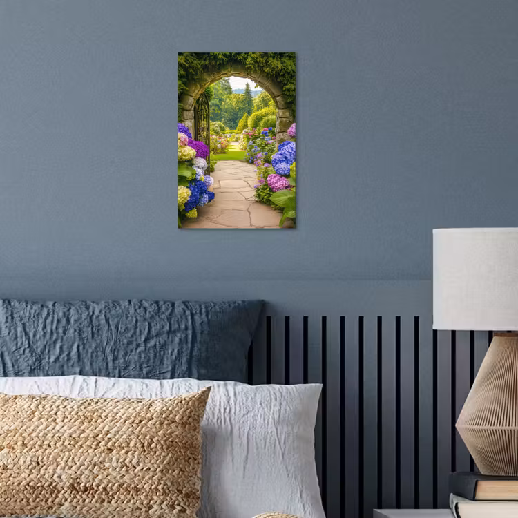 Doorkijk - Poort - Hortensia - Bloementuin poster papier klein -sfeer2