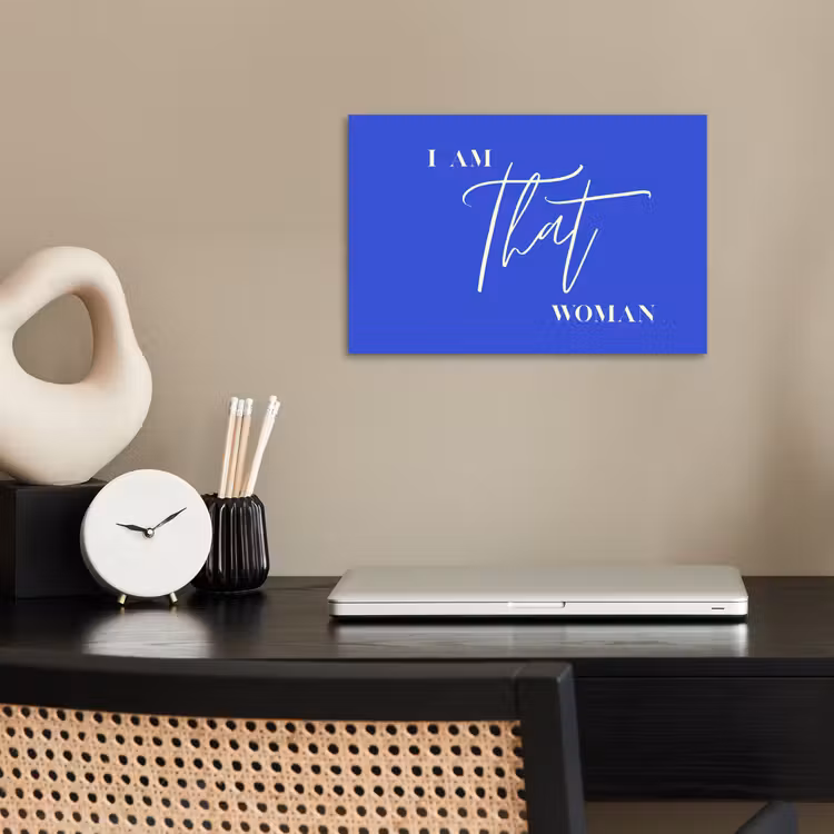 Blauw - I am that woman - Sierlijk - Minimalistisch poster papier klein -sfeer1
