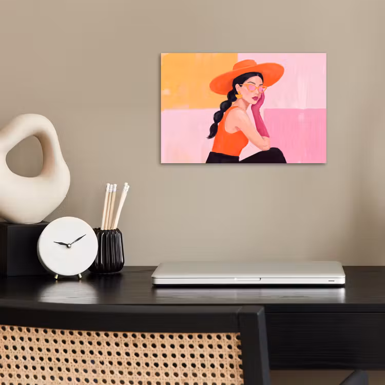 Vrouw - Hoed - Mode - Modern - Oranje poster papier klein -sfeer1