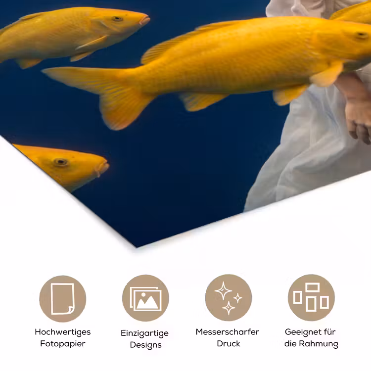 Vrouw - Vis - Water - Natuur - Geel poster papier klein -tcloseup_DE