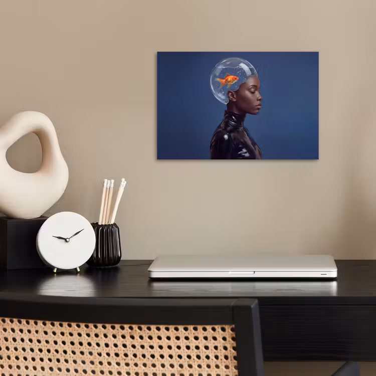 Vrouw - Goudvis - Hoofd - Abstract - Blauw poster papier klein -sfeer1