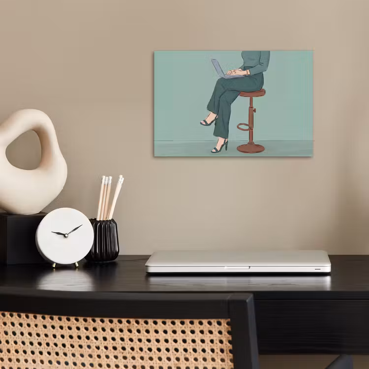 Vrouw - Laptop - Zittend - Illustratie - Groen poster papier klein -sfeer1