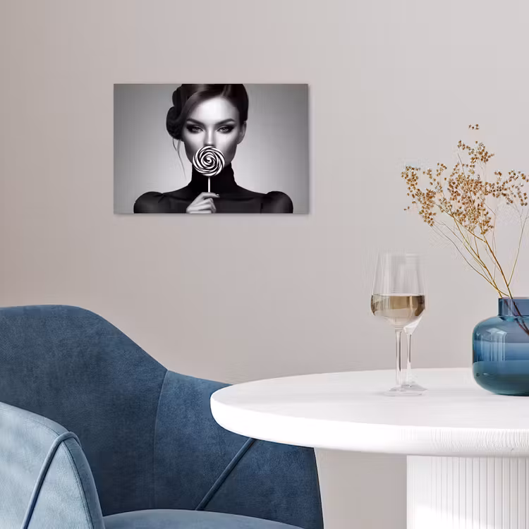 Vrouw - Lolly - Zwart poster papier klein -sfeer3