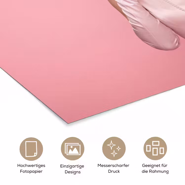 Vrouw - Roze - Parelketting - Krulspelden poster papier klein -tcloseup_DE