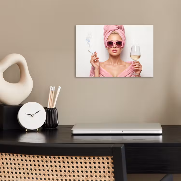 Vrouw - Roze - Wijn - Zonnebril poster papier klein -sfeer1