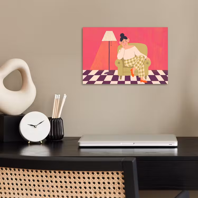 Vrouw - Rust - Interieur - Modern - Kunst poster papier klein -sfeer1