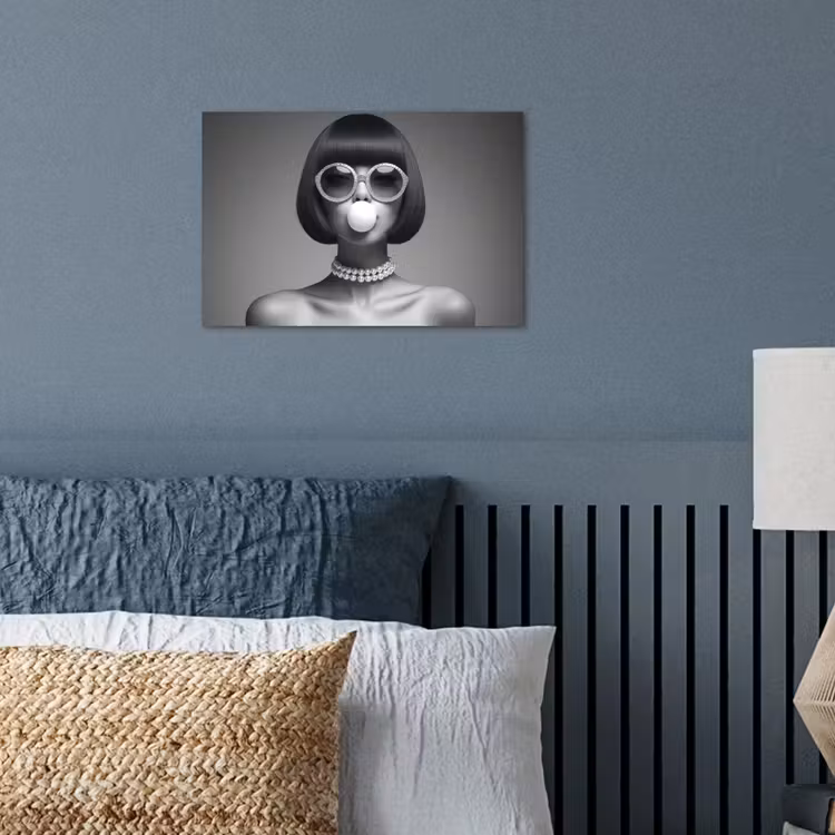 Vrouw - Zwart Wit - Ketting - Zonnebril poster papier klein -sfeer2