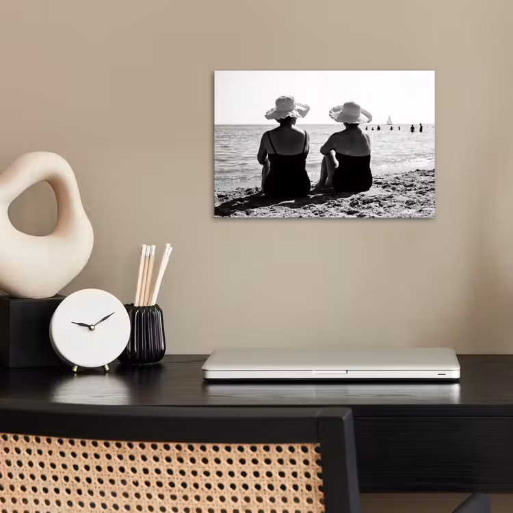 Vrouwen - Zonnehoed - Strand - Zwart - Wit poster papier klein -sfeer1