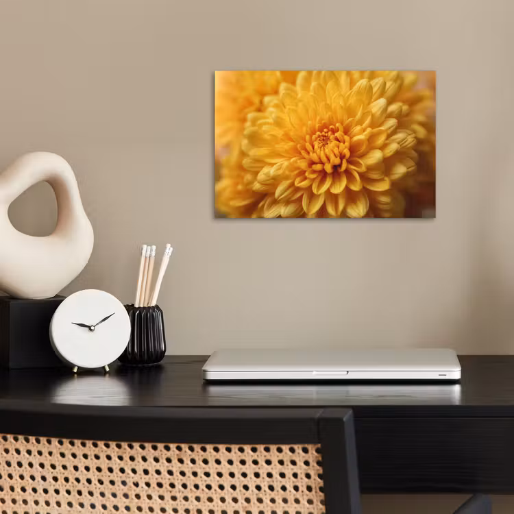Geel - Chrysant - Zachtheid poster papier klein -sfeer1