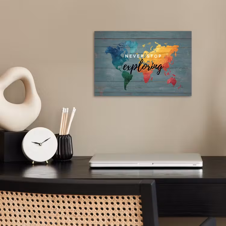 Hout - Wereldkaart - Regenboog - Exploring poster papier klein -sfeer1