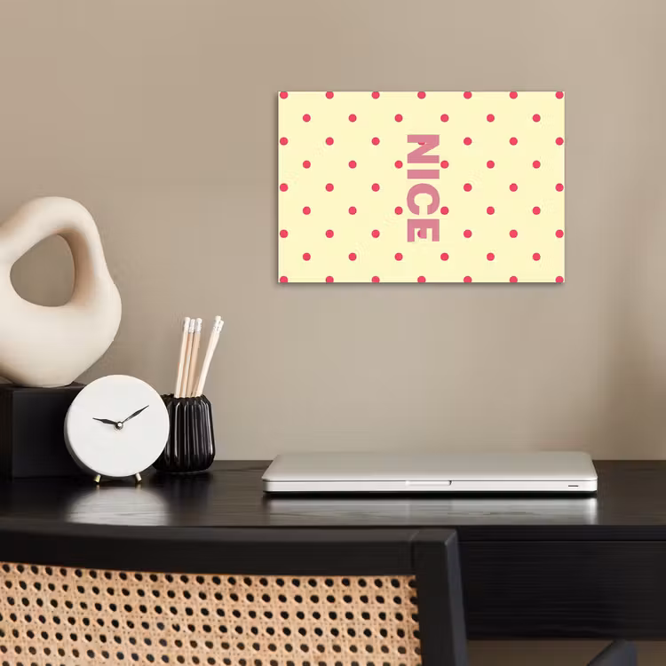 Nice - Stippen - Roze - Geel poster papier klein -sfeer1