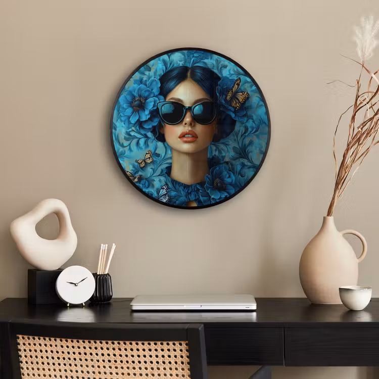 Vrouw - Bloemen - Vlinders - Blauw - Abstract Fotolijst rond zonder passe partout klein -sfeer1