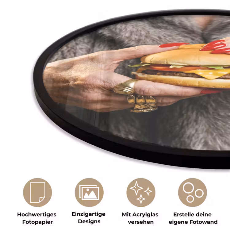 Vrouw - Hamburger - Bontjas Fotolijst rond zonder passe partout klein -closeup_DE