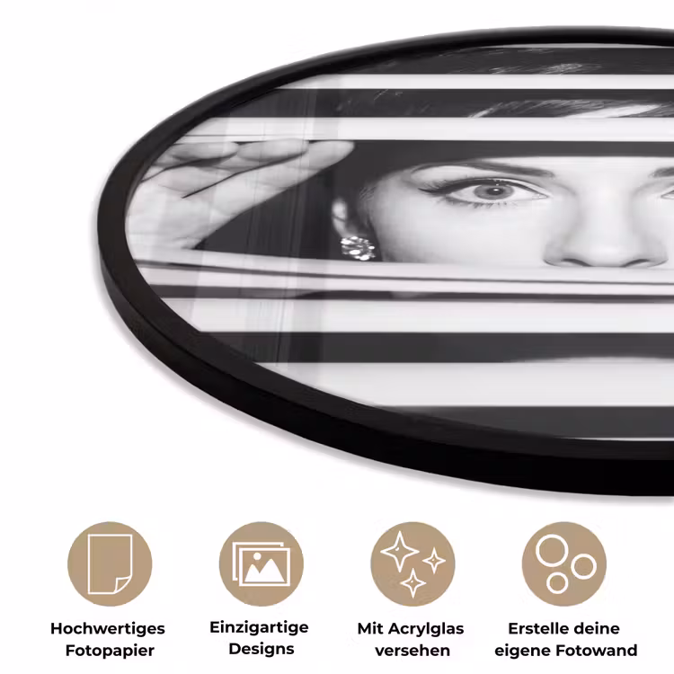 Vrouw - Jaloezieën - Portret - Zwart-wit Fotolijst rond zonder passe partout klein -closeup_DE