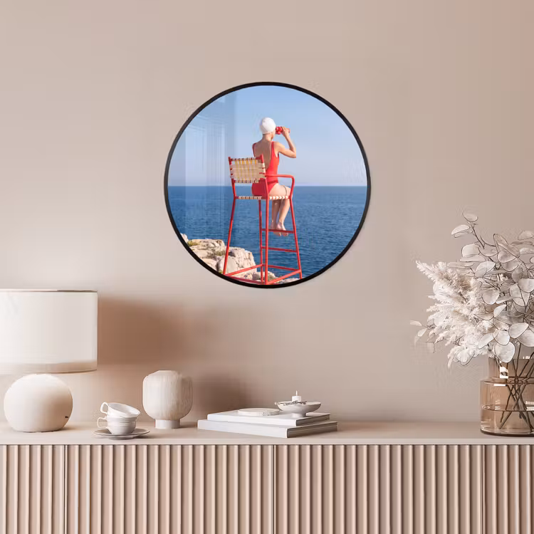 Vrouw - Zee - Kust - Verrekijker - Rood Fotolijst rond zonder passe partout klein -sfeer3