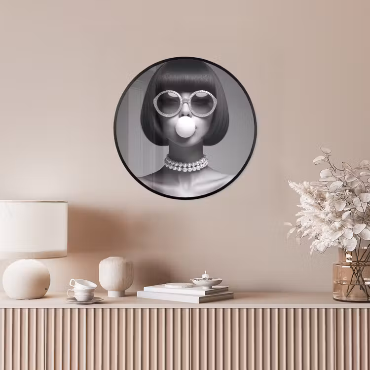 Vrouw - Zwart Wit - Ketting - Zonnebril Fotolijst rond zonder passe partout klein -sfeer3