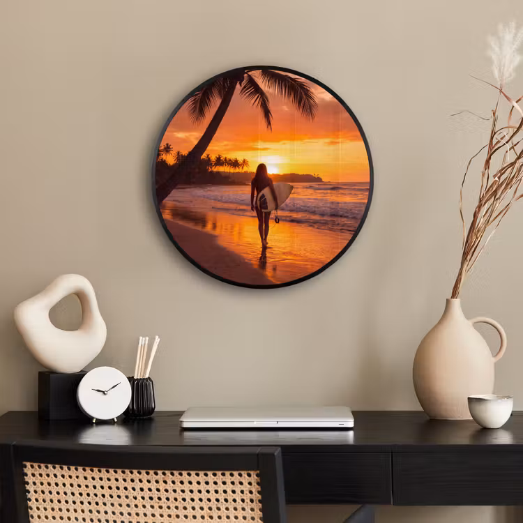 Vrouw - Surfplank - Strand - Zonsondergang - Oranje Fotolijst rond zonder passe partout klein -sfeer1