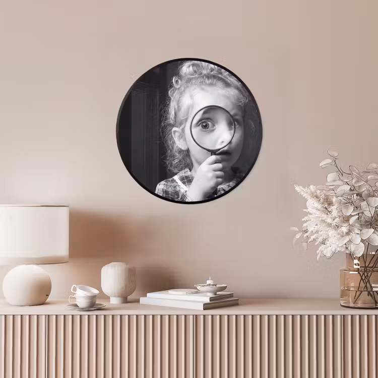 Kind - Vergrootglas - Portret - Zwart-wit Fotolijst rond zonder passe partout klein -sfeer3