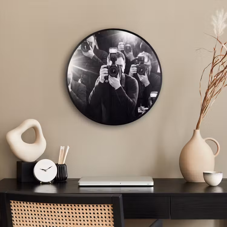 Mensen - Camera - Flitslicht - Zwart-wit - Media Fotolijst rond zonder passe partout klein -sfeer1