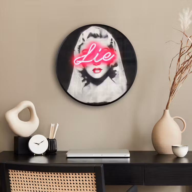 Neon - Letters - Vintage - Vrouw Fotolijst rond zonder passe partout klein -sfeer1